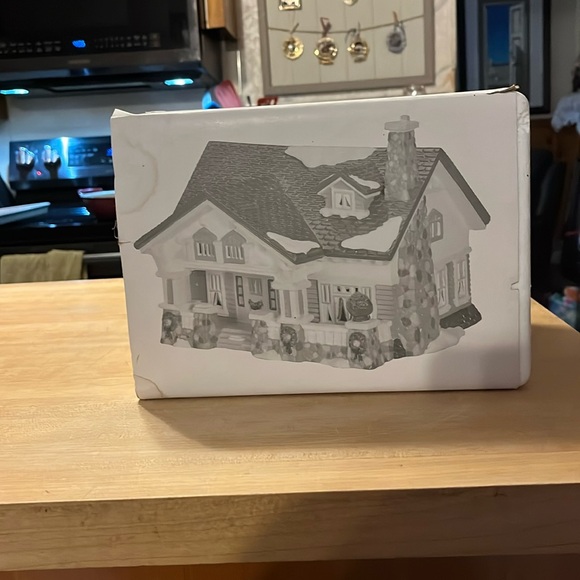 Department 56.54372 Snow Village Craftsman Cottage ￼ - Picture 4 of 10
